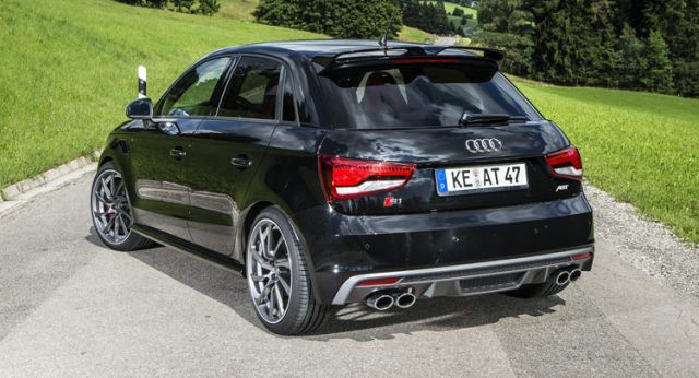 Audi S1 Sportback arka üç çeyrek görünümü