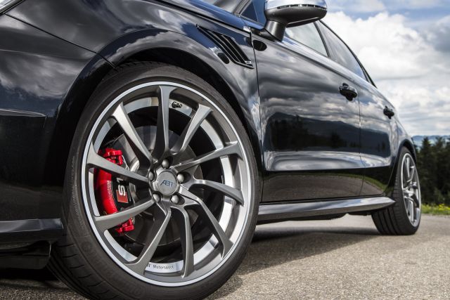 ABT jant ve Audi S1 ön çamurluk detayı