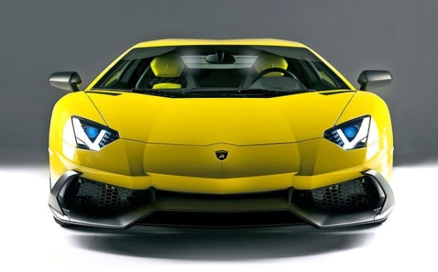 Lamborghini Aventador 50 Anniversario ön üç çeyrek görünümü