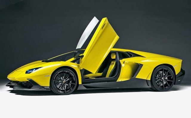 Aventador LP 720-4 50 Anniversario yan profil görünümü