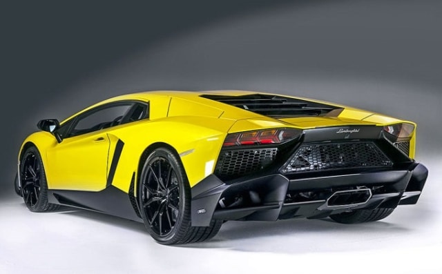 Lamborghini Aventador 50 Anniversario arka tasarımı