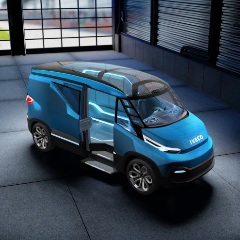Iveco Vision açık yan kapısı ve şeffaf tavan görünümü
