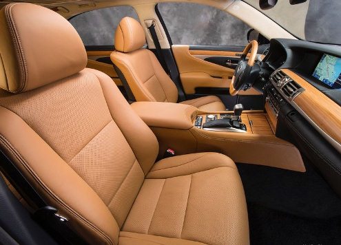 Lexus LS 600h L arka koltuk yaşam alanı