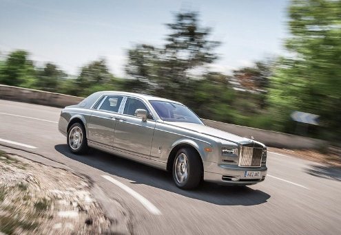 Rolls-Royce Phantom VII Series II yan ön görünüm