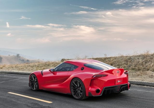 Kırmızı Toyota FT-1 arka üç çeyrek görünümü