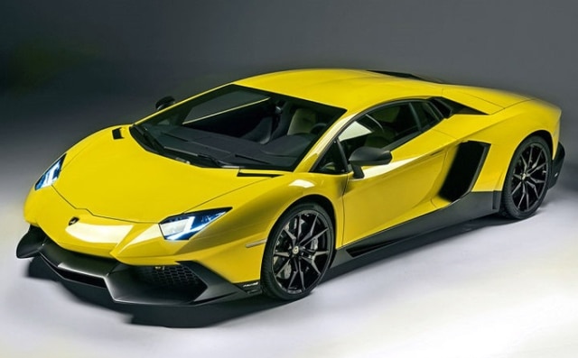 Sarı Lamborghini Aventador LP 720-4 önden görünüm