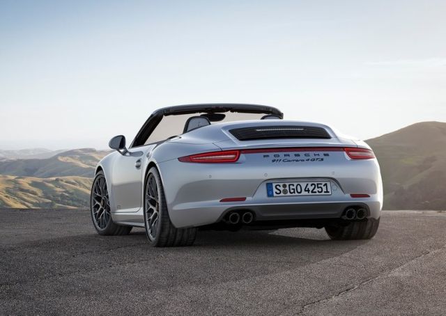 Porsche 911 Carrera GTS siyah jant görünümü