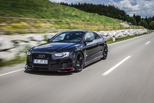 Audi RS5-R ABT yolda önden üç çeyrek görünüm