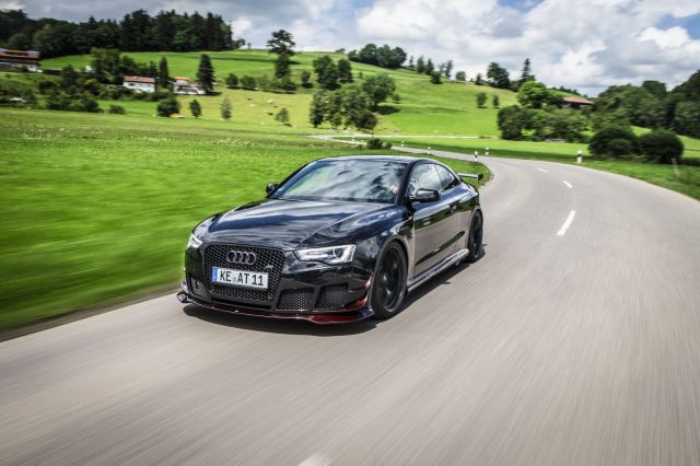 Audi RS5-R ABT hareket halinde önden görünüm
