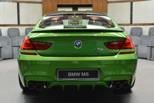 Java Green BMW M6 arka görünüm ve dört egzoz çıkışı