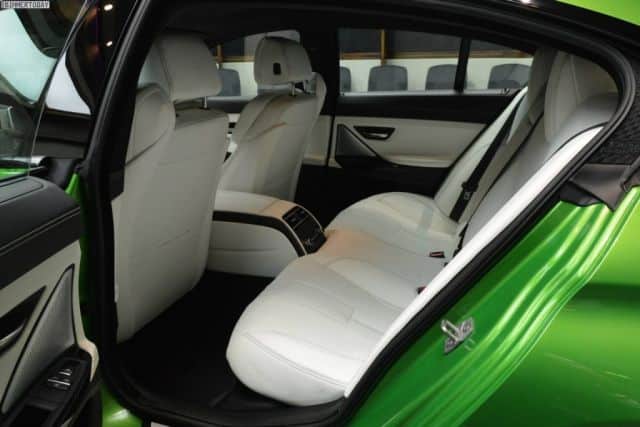 BMW M6 Gran Coupe açık renkli arka koltuklar