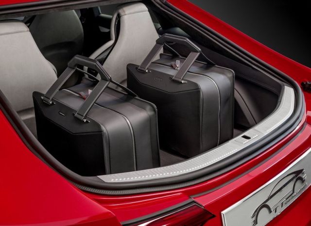 Audi TT Sportback konsept bagaj alanı ve valizler