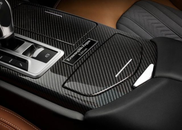 Maserati Ghibli Zegna Edition karbon fiber orta konsolu