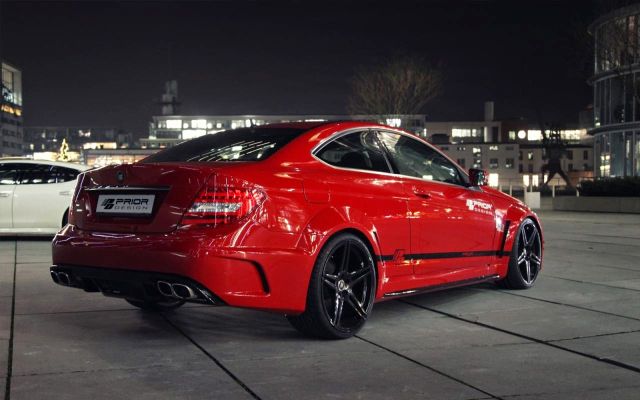 Prior Design genişletmeli Mercedes-Benz C-Class Coupe arka görünümü