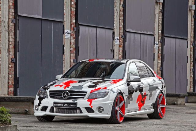 mcchip-dkr C 63 AMG MC660 önden üç çeyrek görünüm