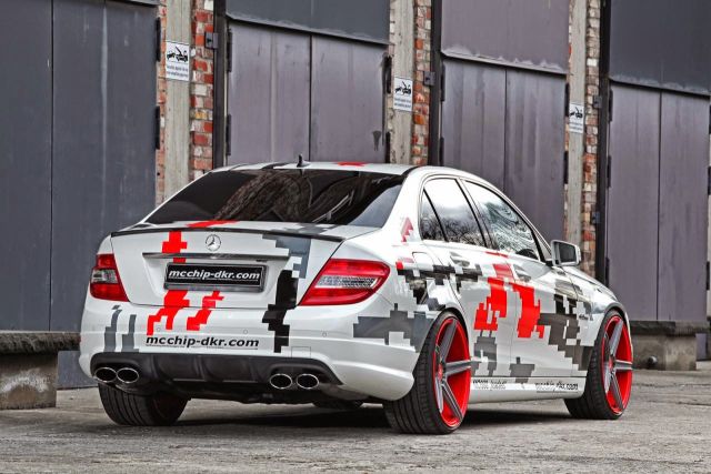 mcchip-dkr C 63 AMG MC660 arka üç çeyrek görünüm