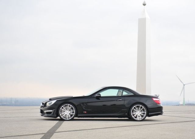 Siyah BRABUS roadster kapalı tavanlı yan görünüm