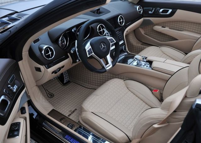 BRABUS SL açık renk deri iç mekân ve kapı eşiği