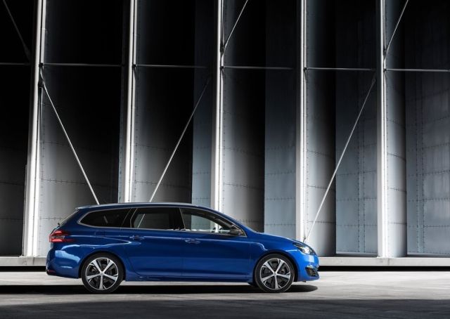 Peugeot 308 GT SW yandan profil