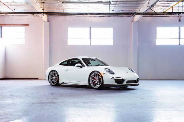 Vorsteiner paketli Porsche 911 Carrera S kapalı mekân görünümü