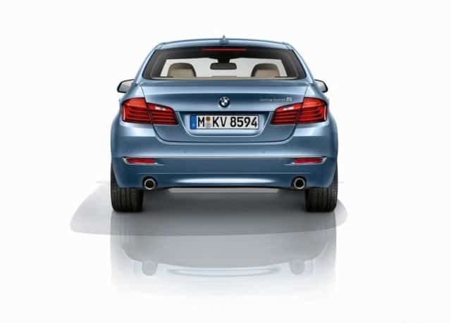 BMW hibrit sedan arkadan görünüş