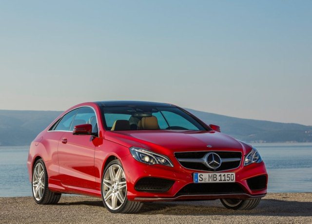 Mercedes-Benz E-Class Coupe ön üç çeyrek görünüm