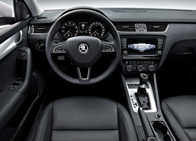 Skoda Octavia üçüncü nesil gösterge paneli ve orta konsol