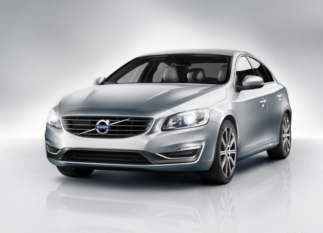 Volvo S60 ön tasarımı ve gündüz sürüş lambaları