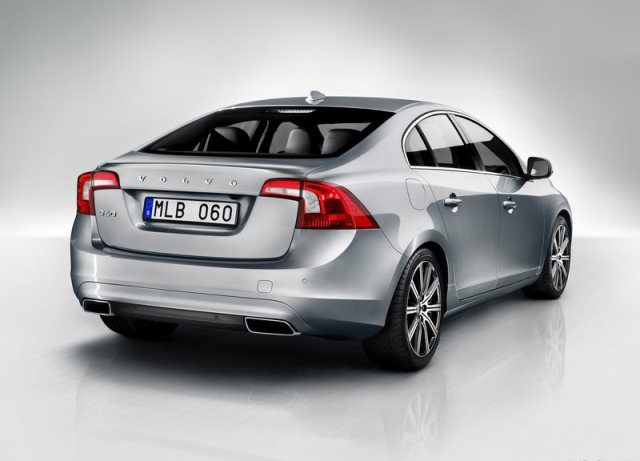 2015 Volvo S60 arka üç çeyrek görünümü