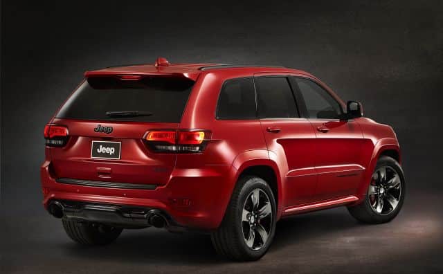 Jeep Grand Cherokee SRT Red Vapor arka üç çeyrek görünümü
