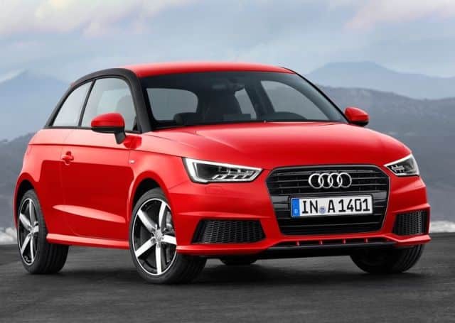 Kırmızı Audi A1 S line ön tasarımı ve Singleframe ızgara