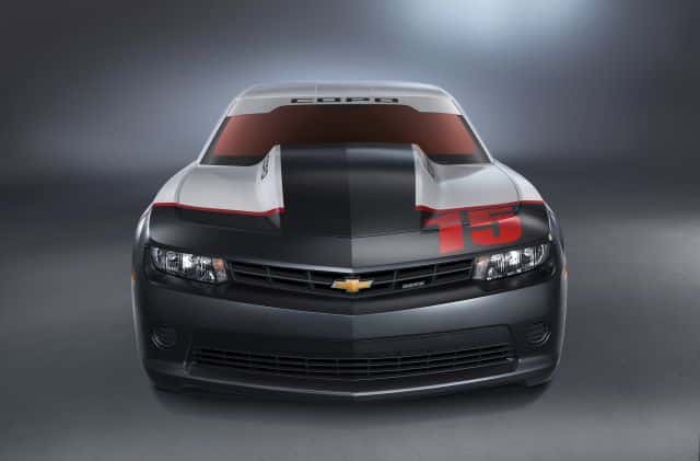 2015 Chevrolet Camaro COPO önden görünüm ve 15 kaput grafiği