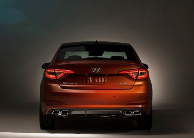 Hyundai Sonata Sport 2.0T arka görünümü