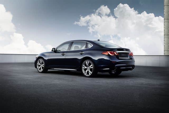 Infiniti Q70L uzun gövde yan görünümü