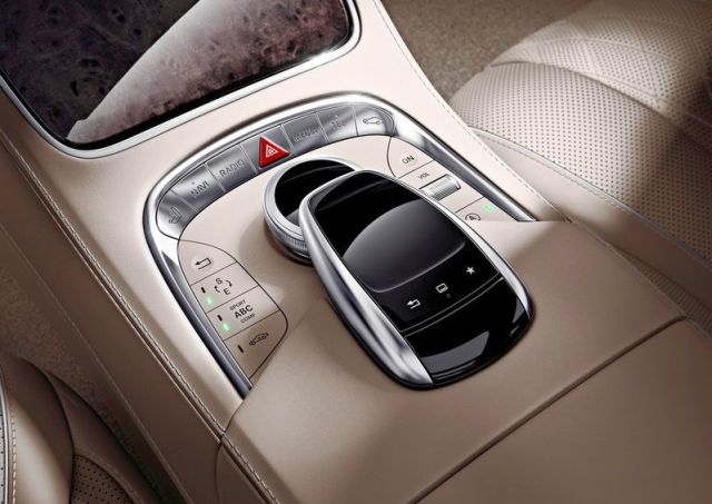 Mercedes-Benz S 600 iç mekânı