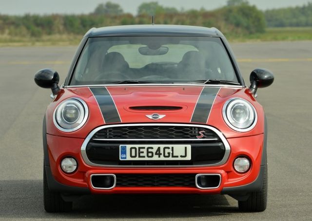 MINI Cooper S beş kapılı arka görünüm