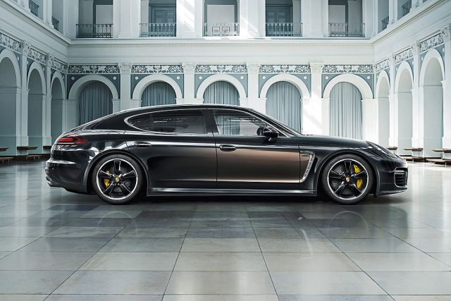 Porsche Panamera Exclusive Series iki renkli ön görünüm