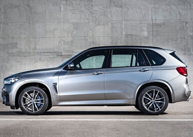 2016 BMW X5 M ön üç çeyrek görünümü