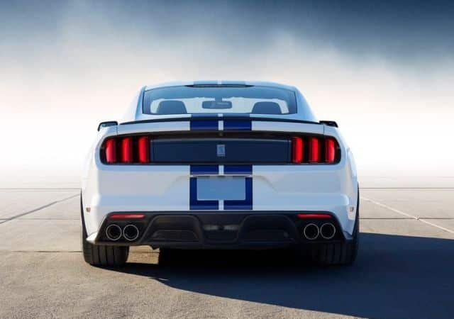 Shelby GT350 kokpit ve spor koltuklar