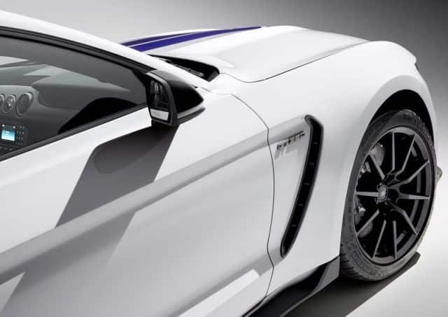 Shelby GT350 direksiyon ve gösterge paneli