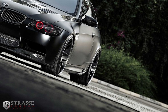 BMW E92 M3 Strasse Forged ön jant ayrıntısı