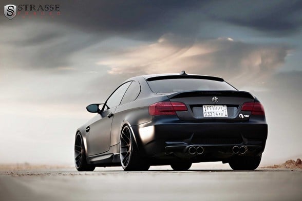 BMW E92 M3 Frozen Black arka üç çeyrek görünüm