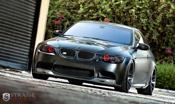 BMW E92 M3 karbon kaput ve ön görünüm