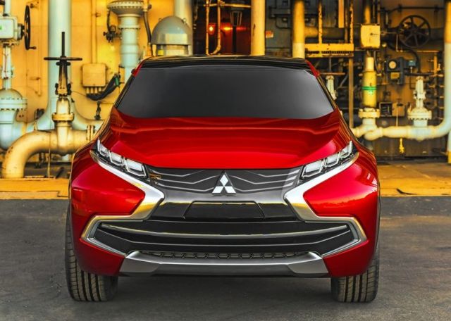Mitsubishi XR-PHEV konsept otomobilin önden görünümü