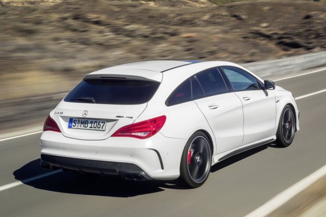 CLA 45 AMG Shooting Brake arka üç çeyrek sürüş görünümü