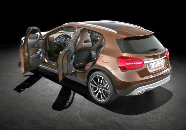 Mercedes-Benz GLA arka bölüm ve bagaj kapağı görünümü