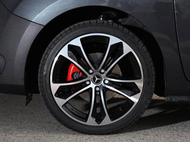 Mercedes-Benz Citan KTW jant ve kırmızı fren kaliperi