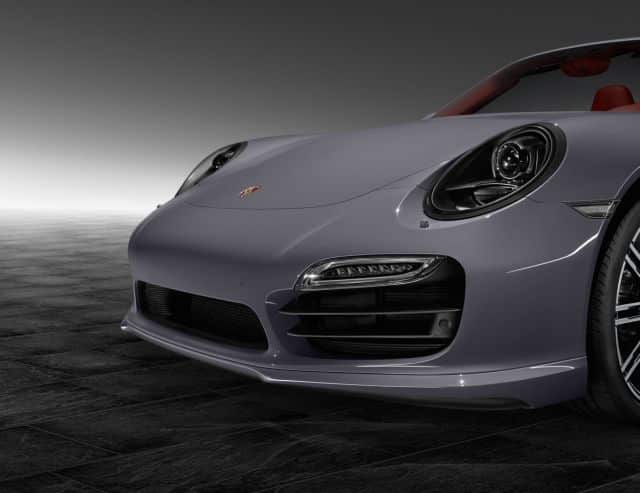 Garnet Red deri Porsche 911 Turbo Cabriolet kabini