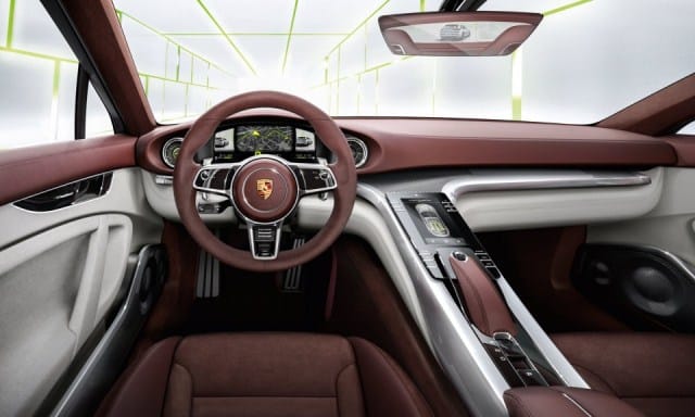 Panamera Sport Turismo konsepti direksiyon ve göstergeler