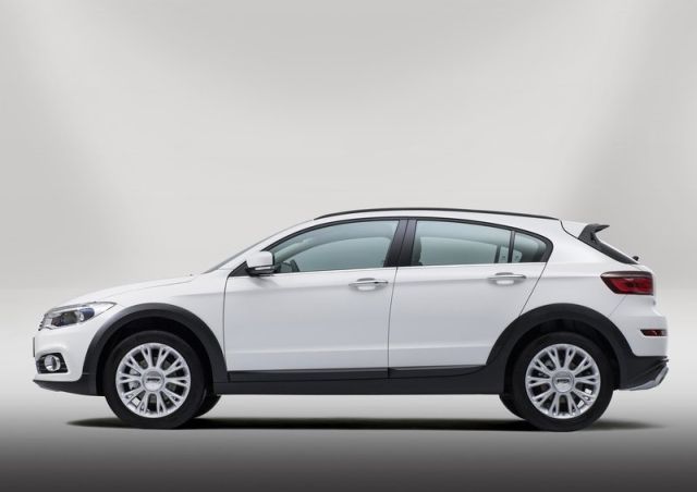 Qoros crossover arka görünüm